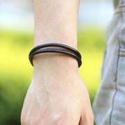 https://images.avasam.com/?url=https://avasamnew.s3.amazonaws.com/live//BLACKLEATHERHOOKBRACELET.jpg&w=500