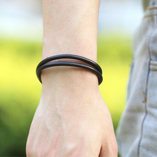 https://images.avasam.com/?url=https://avasamnew.s3.amazonaws.com/live//BLACKLEATHERHOOKBRACELET.jpg&w=500