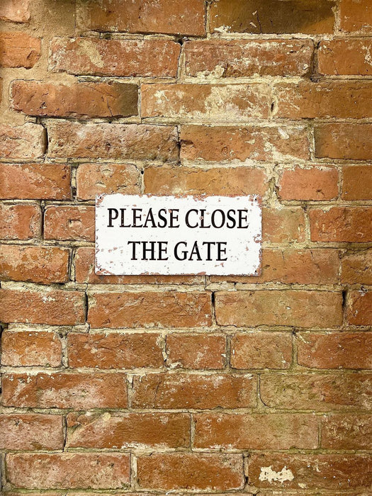 Vintage Metal Sign: Please Close The Gate - High Quality, Easy Mounting - D0.1 x H15 x W30cm