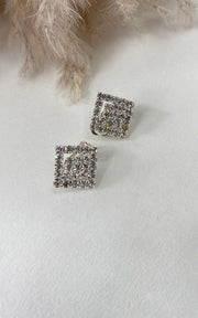 https://images.avasam.com/?url=https://avasamnew.s3.amazonaws.com/live//ikrush-lilah-embellished-earrings-1658250219IMG-0761.jpg&w=500