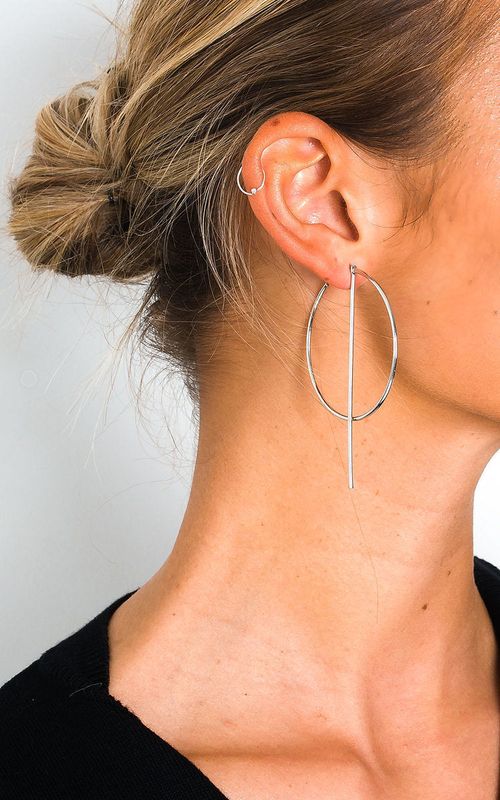 https://images.avasam.com/?url=https://avasamnew.s3.amazonaws.com/live//ikrush-aoife-statement-hoop-earrings-1568391713DSC-5756.jpg&w=500