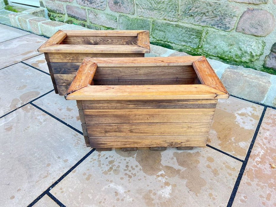 Quality British-Made Regular Wooden Trough for Outdoors. Enhance your Space with our Handcrafted, Rustproofed Design. 40L Capacity.