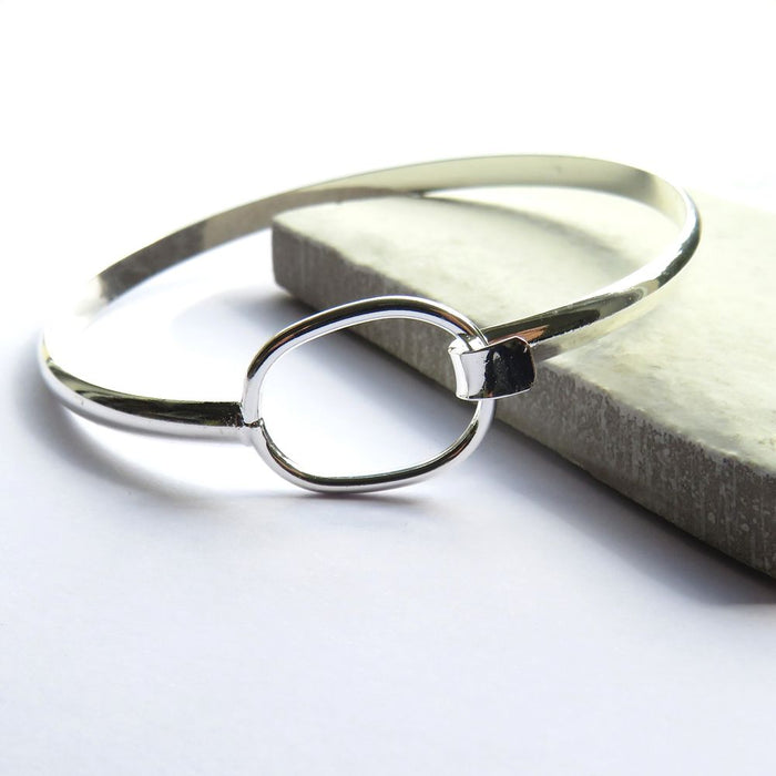 Classic Silver Bangle - Elegant and Stylish for Any Occasion!