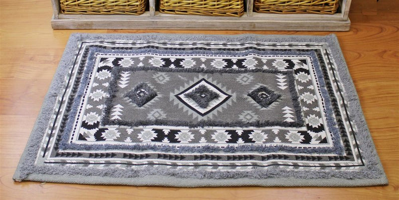 Statement-Making Grey Patterned & Tufted Rug, 60x90cm