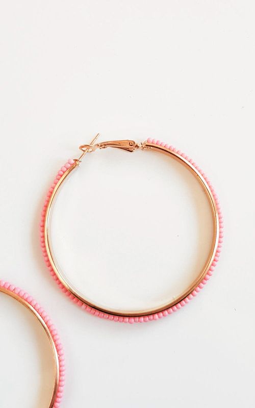 https://images.avasam.com/?url=https://avasamnew.s3.amazonaws.com/live//ikrush-sonia-beaded-hoop-earrings-155869410620190521-131259.jpg&w=500