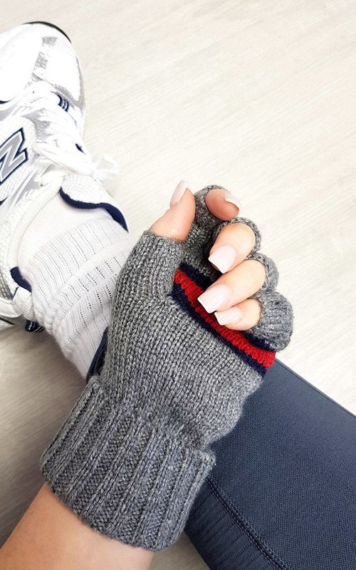 https://images.avasam.com/?w=500&url=https://avasamnew.s3.amazonaws.com/live//ikrush-lola-fingerless-gloves-with-stripe-detail-1635953465528604-01.jpg