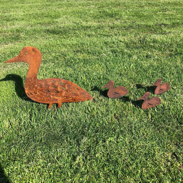 Metal DUCK AND DUCKLINGS Garden Ornament - High-Quality, Rust-Proof Statue for Lawn Decor