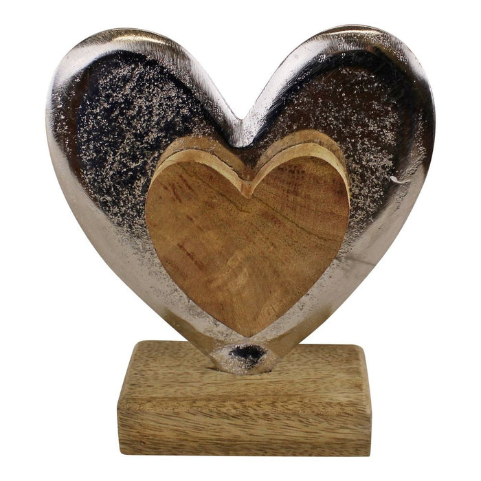 Rustic Heart Décor: Metal & Wood Craftsmanship