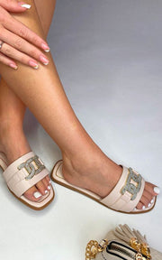 https://images.avasam.com/?url=https://avasamnew.s3.amazonaws.com/live//ikrush-emmie-chain-detail-sandals-1652280888IMG-0358.jpg&w=500