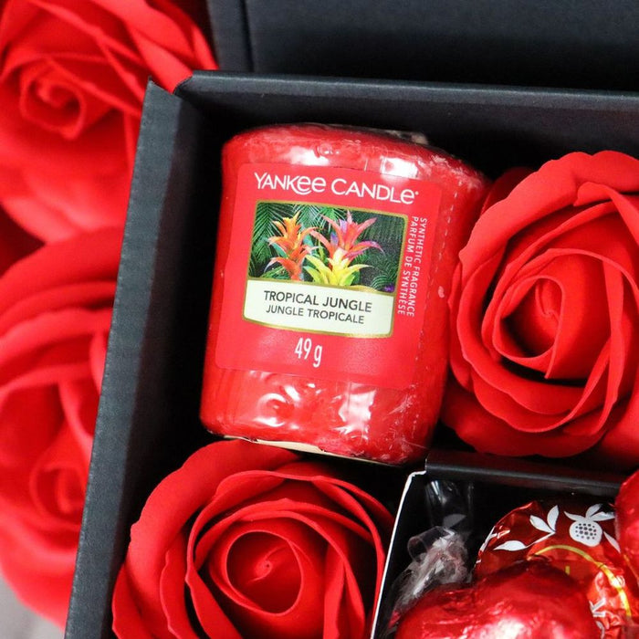 Yankee Candle Ultimate Gift Hamper With Red Roses