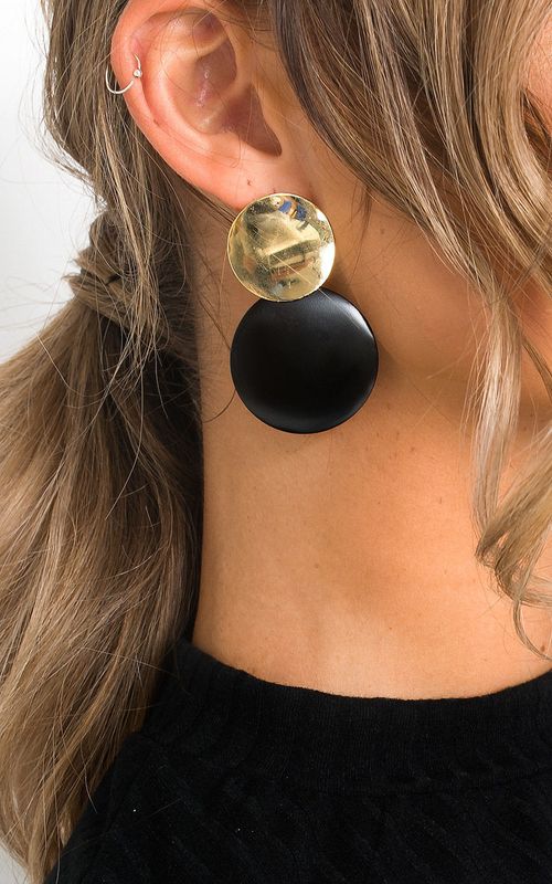 https://images.avasam.com/?url=https://avasamnew.s3.amazonaws.com/live//ikrush-heather-stud-circle-earrings-1561127640DSC-1338.jpg&w=500