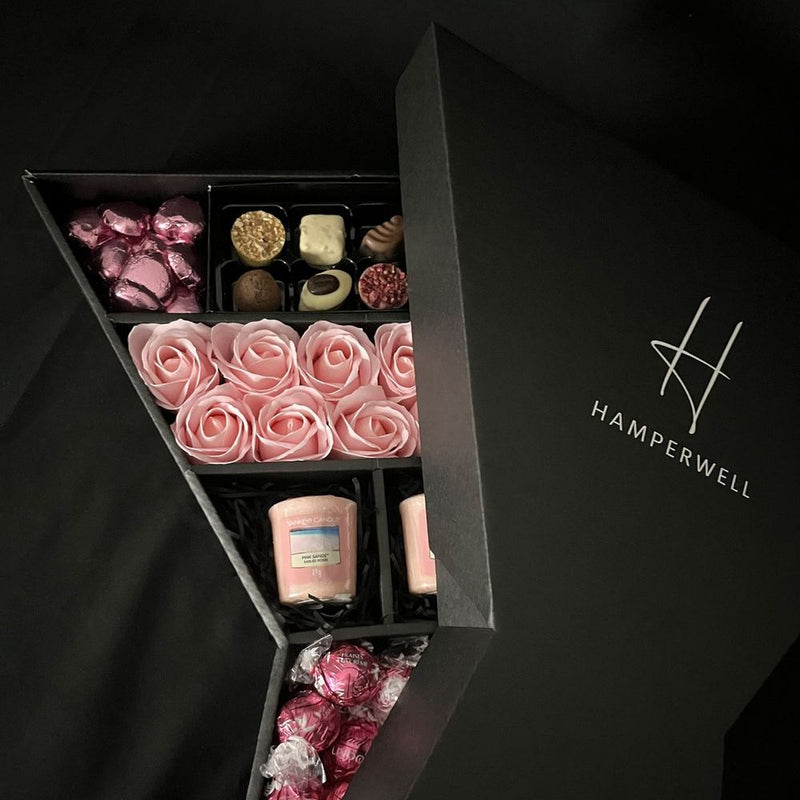 Lindt Lindor & Yankee Candle Signature Chocolate Bouquet With Pink Roses