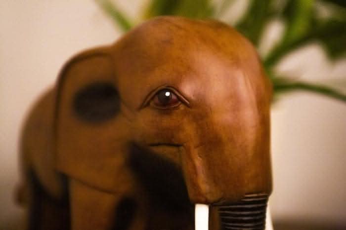 28cm African Elephant Wood Effect Resin Garden Ornament Statue